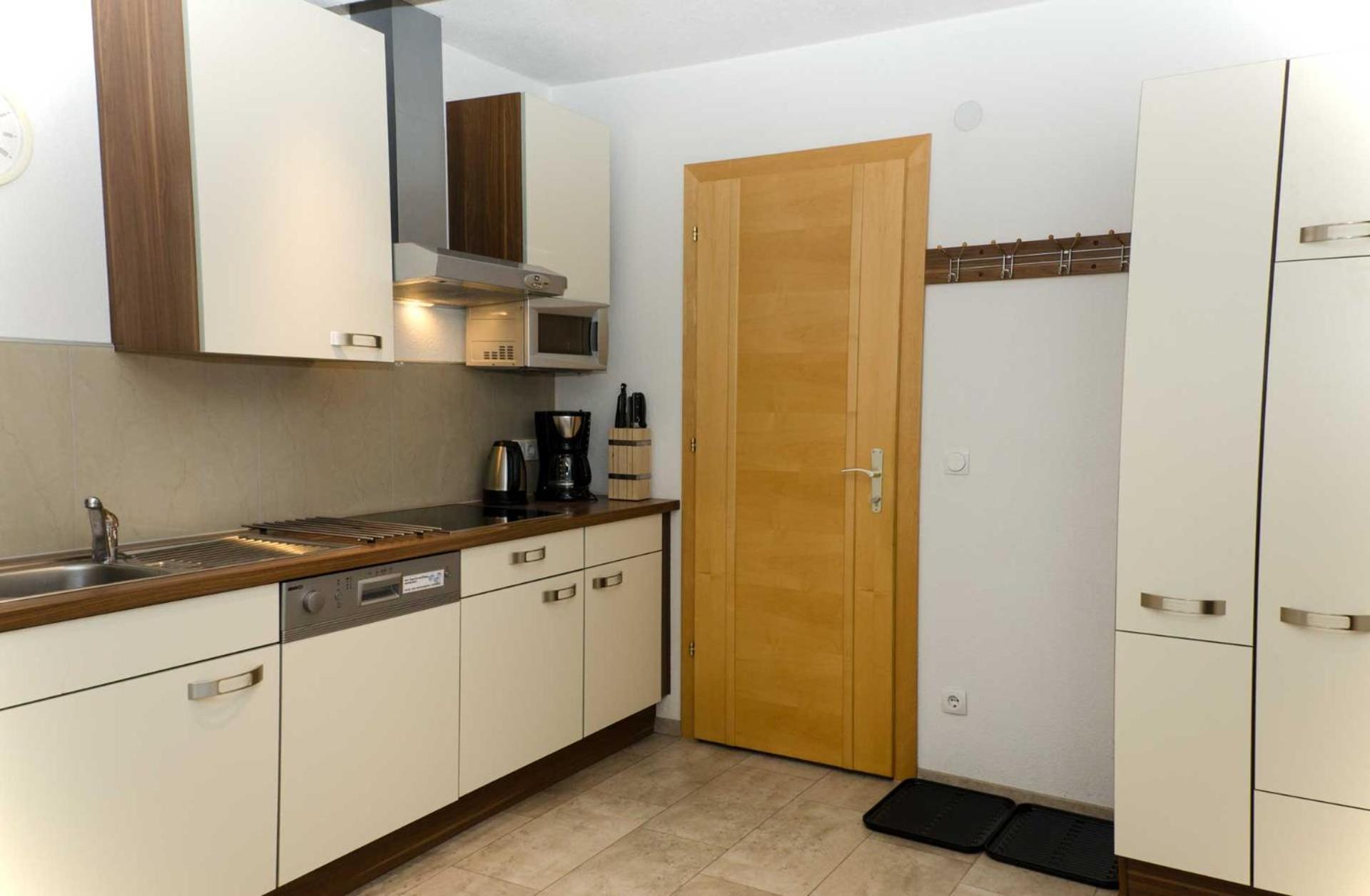 Haus Alpin Apartments Pettneu am Arlberg Eksteriør bilde