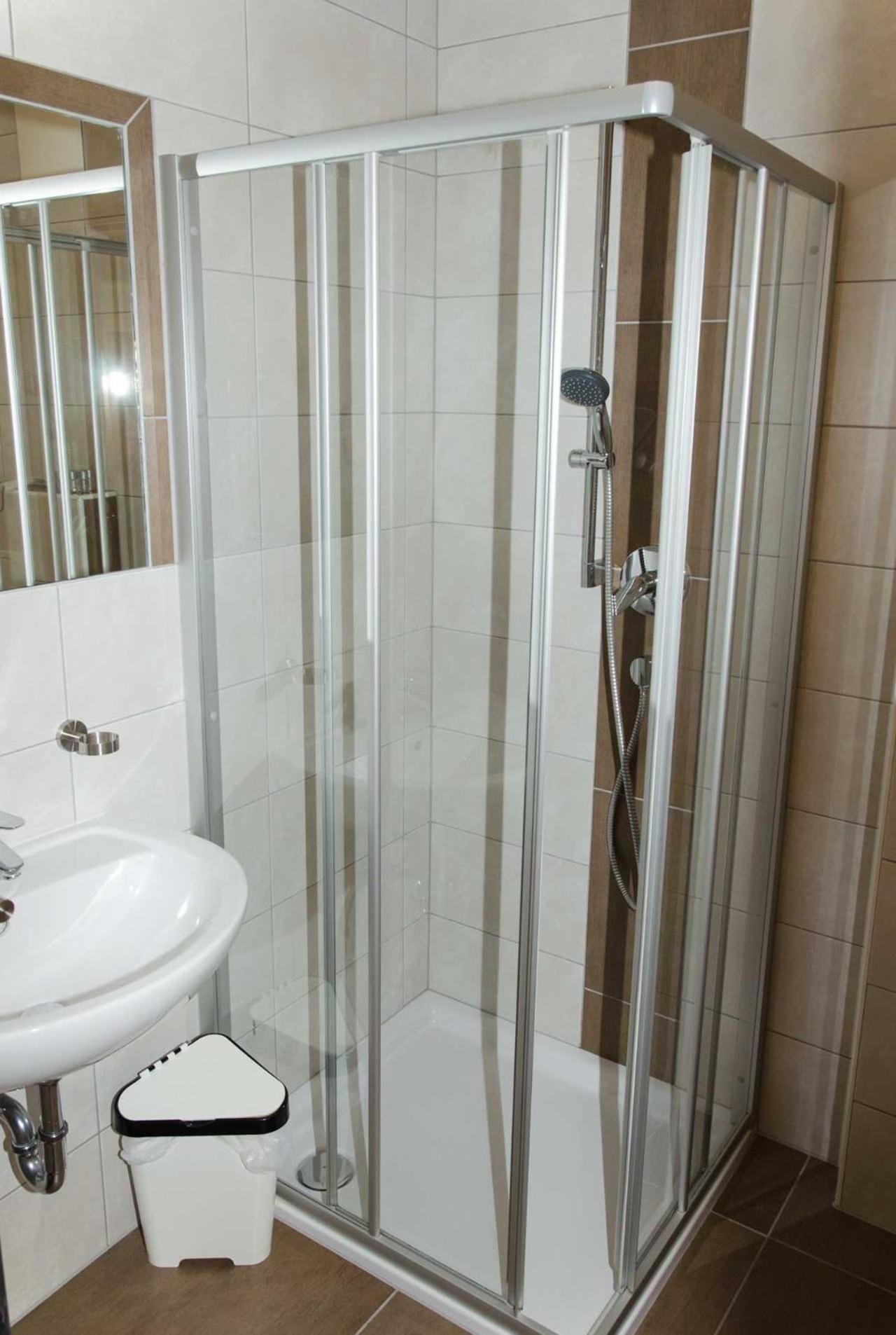 Haus Alpin Apartments Pettneu am Arlberg Eksteriør bilde