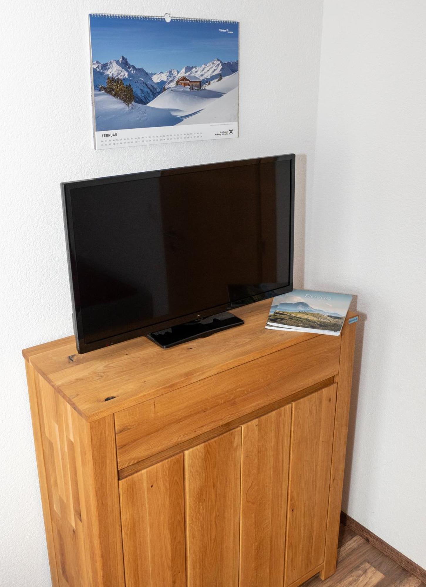 Haus Alpin Apartments Pettneu am Arlberg Eksteriør bilde