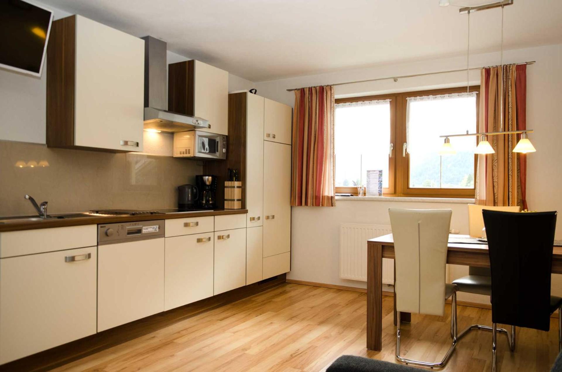 Haus Alpin Apartments Pettneu am Arlberg Eksteriør bilde